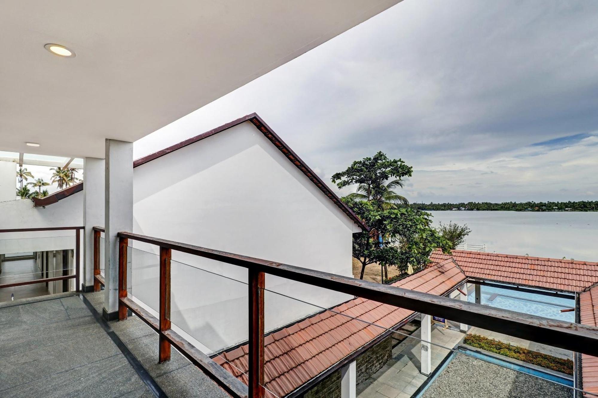 พาเล็ต - เอดาสเซอรี ซีไลน์ วิลลา สเตย์ Hotel Kochi ภายนอก รูปภาพ